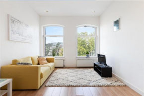 Light & Charming Apartment In Lovely ''De Pijp'' Neighborhood